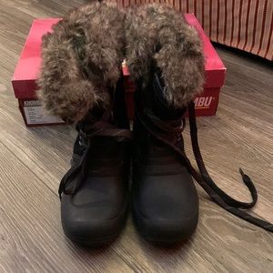 Khombu Snow Boots SIZE 9
